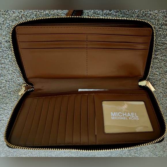 Michael Kors Purse and wallet - Picture 3 of 5